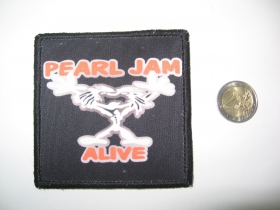 Pearl Jam ofsetová nášivka po krajoch obšívaná  cca. 9x9cm